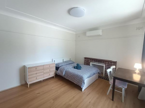 Spacious Room in Quiet and Cozy Home - E1, Sydney